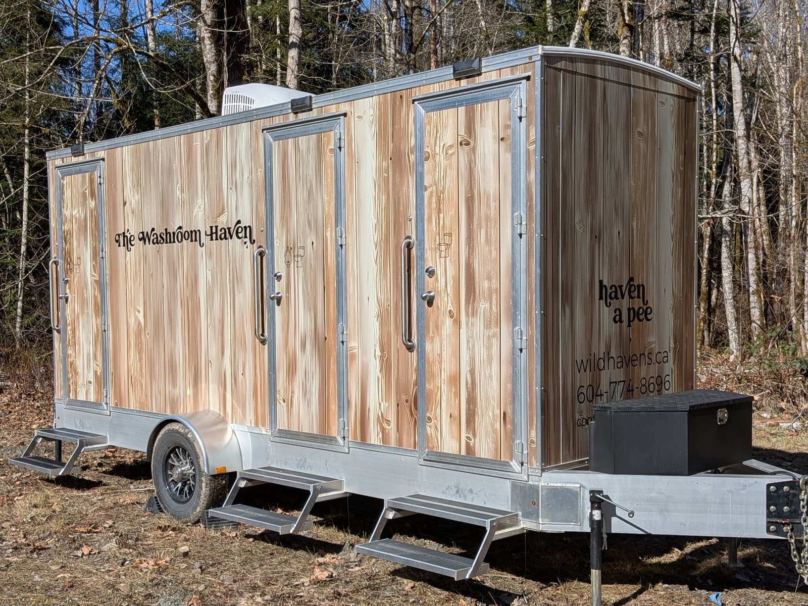 3-stall washroom trailer exterior ready for setup